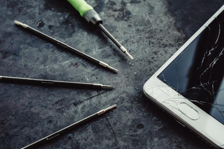 Vaut Mieux Reparer La Fissure Avant Que Le Carreau Eclate