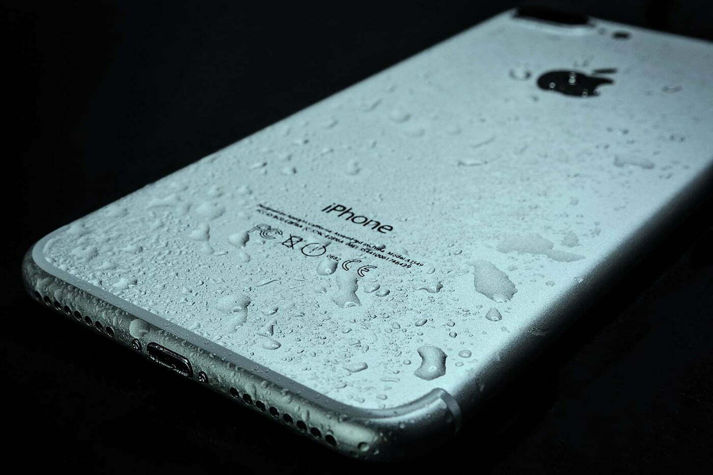 Iphone Tombé Dans L'eau Ecran Rayures Verticales