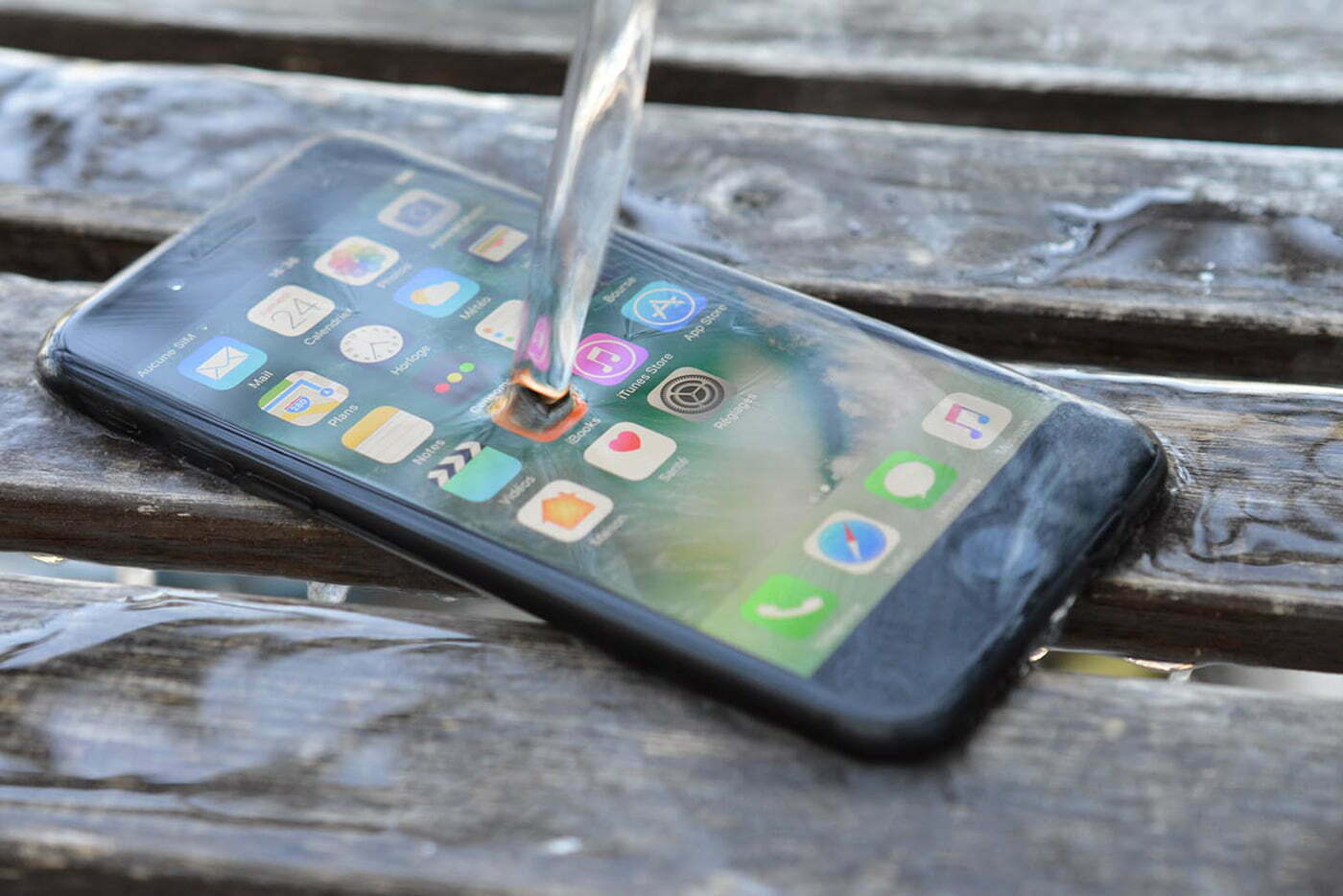 Réparation d'iPhone tombé dans l'eau Rennes — free download